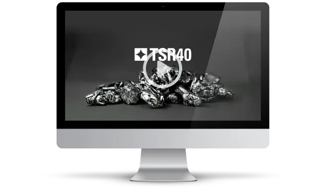 Monitor mit dem Startbildschirm für einen Film. Zu sehen ist das Logo von TSR40 und TSr40 vor schwarzem Hintergrund